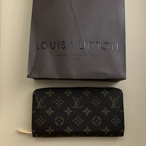 Louis Vuitton Zippy wallet